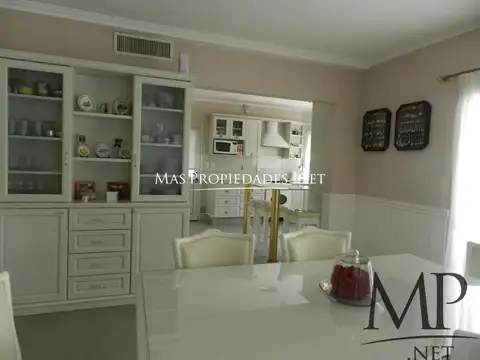 Casa 5 ambientes con 5 baños