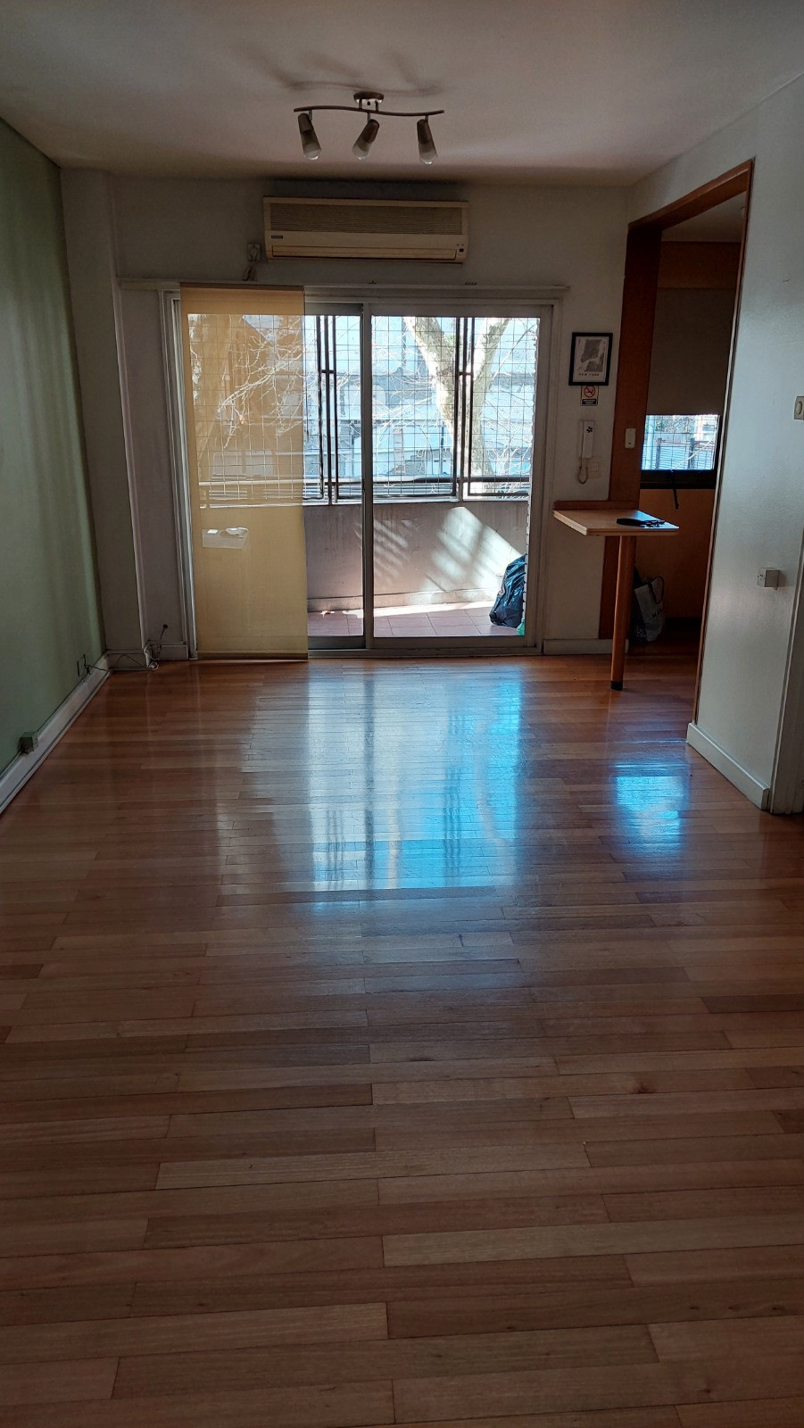 2 AMBIENTES DE (45M2) ALQUILER CON EXPENSAS Y ABL INCLUIDAS,  LUMINOSO, CON BALCON AL FRENTE ,
