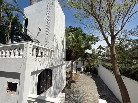 Casa en Alquiler con 1 cochera