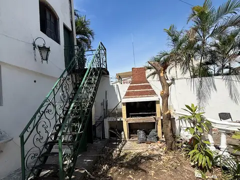 Casa 6 ambientes con 8 baños