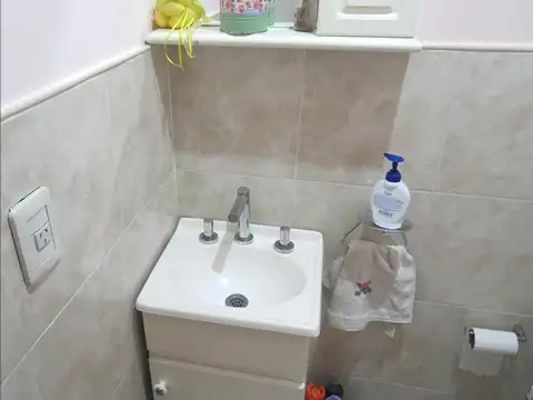 Duplex de 3 Amb. C/Bcon,Patio,Qcho y Parrilla Llavallol 2100