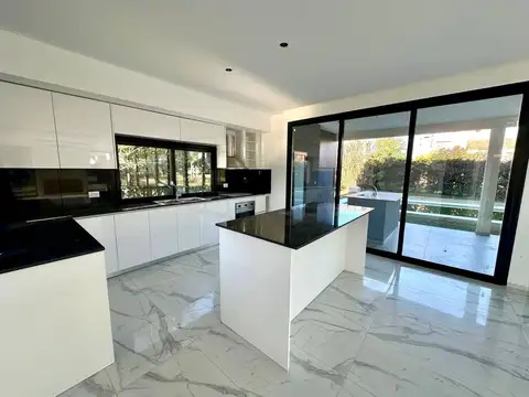 Casa en Alquiler 6 amb en Haras Santa Maria