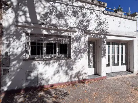 VENTA - Casa de 3 dormitorios con cochera, patio y terraza. Barrio Abasto, Rosario.