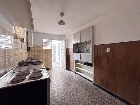 VENTA - Casa de 3 dormitorios con cochera, patio y terraza. Barrio Abasto, Rosario.