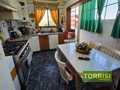 VENTA PH 4 AMB C/TERRAZA 115m2 TRES ARROYOS 200 - V. CRESPO