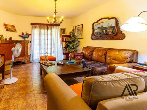 Casa en Venta 4 Dormitorios La Blanqueada | Cochera | Parrillero