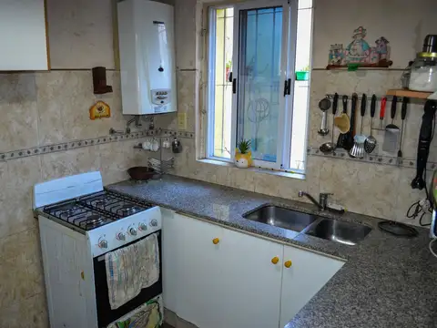 VENTA PH 2AMB C/PATIO+TERRAZA SOBRE CALLE INCLAN