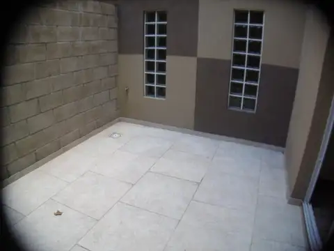 Depto Tipo Casa 2 ambientes con 1 baño