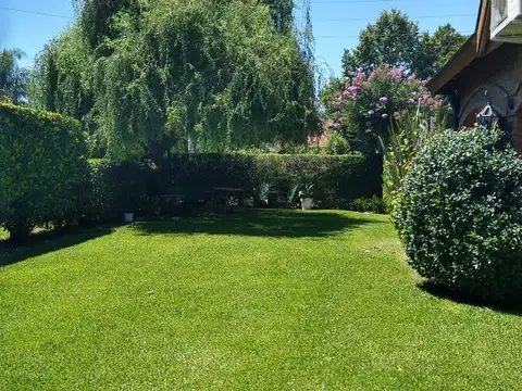 Casa en Venta con 2 cocheras