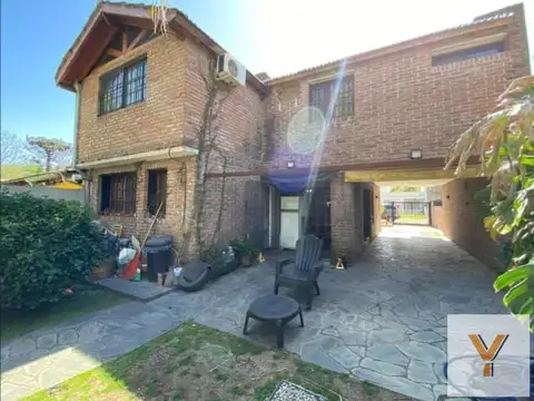 Casa en venta - 4 Dormitorios 4 Baños - 375Mts2 - Moreno