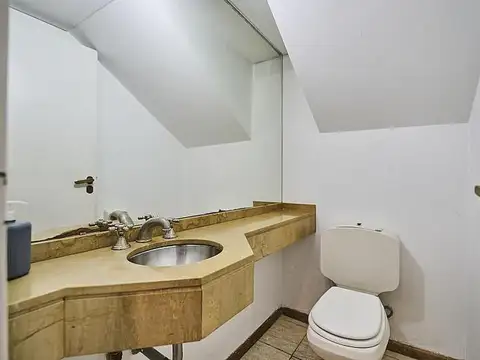 Casa en Venta con 3 cocheras
