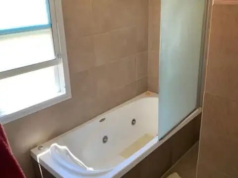Casa 6 ambientes con 4 baños