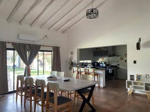 Casa en venta - 4 Dormitorios 4 Baños - Mendoza