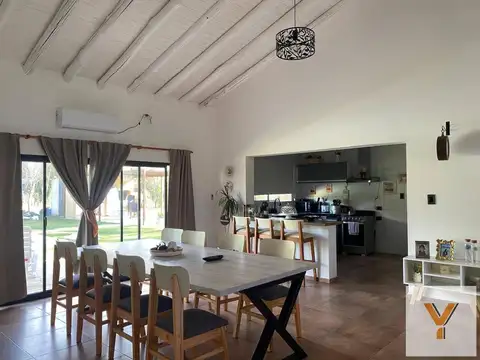Casa en venta - 4 Dormitorios 4 Baños - Mendoza