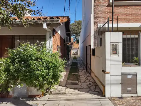 Carlos Pellegrini  al 2400