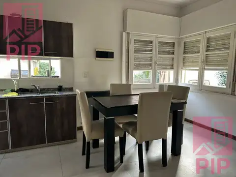 IMPONENTE LOTE EN ESQUINA! CHALET 4 AMBIENTES!!  GARAGE INDEPENDIENTE 2 AUTOS CUBIERTOS