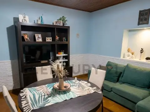 Casa 6 ambientes con 2 baños