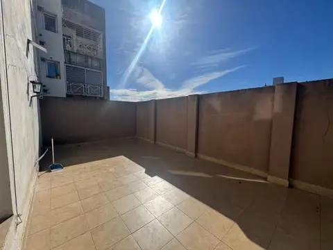 Excelente departamento de 1 dormitorio con patio