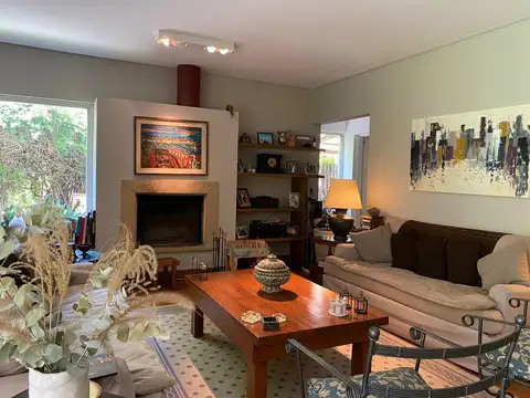 DIVINA CASA en Bo. LA ARBOLEDA - 1048m LOTE - 300 m CUB