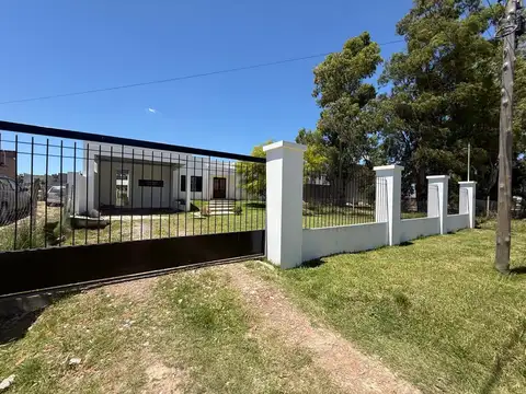 Casa 5 ambientes con 2 baños