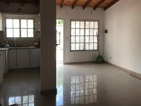 Depto Tipo Casa en Venta de 3 ambientes