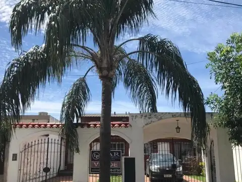 Duplex de Cuatro Ambientes con Fondo y Cochera en Moron Sur