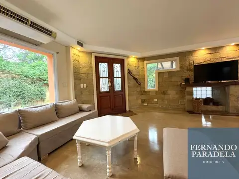 Casa en Alquiler con 3 cocheras