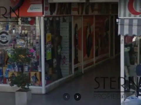 UNICO ALQUILER Local comercial en Calle 12 entre 59 y 60. Galeria Local al frente. Oportunidad.