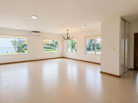 CASA 5 AMBIENTES HARAS SANTA MARIA PARQUE PILETA