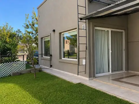 CASA 5 AMBIENTES HARAS SANTA MARIA PARQUE PILETA