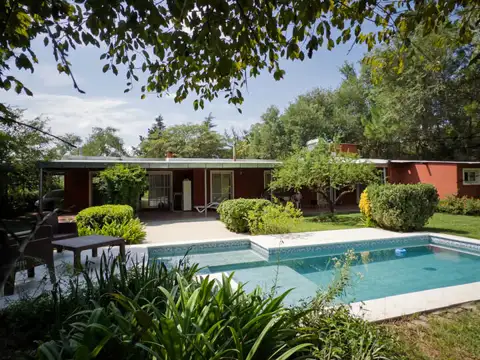 Casa quinta en venta 3 dorm + depto, pileta y 2.670 m², Valle de Anisacate