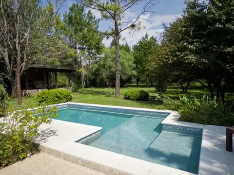 Casa en Venta con 4 cocheras