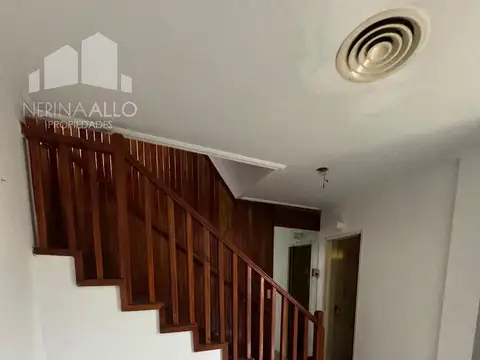 Casa en Venta con 5 cocheras