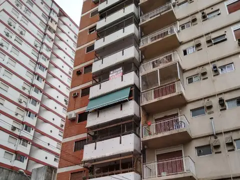 Depto. 3 amb.c/balcon al frente c/baulera Avellaneda centro.