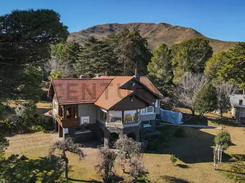 Venta Chalet Historico en La Falda - 6 Dorm y Gran Parque - Escritura