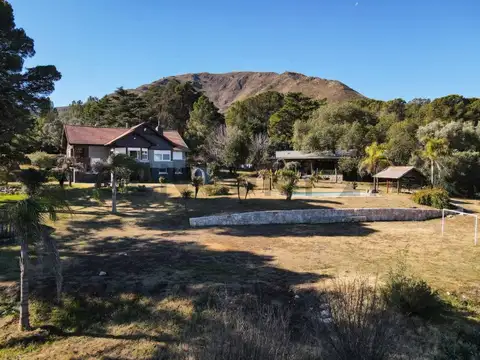 Casa 10 ambientes con 4 baños