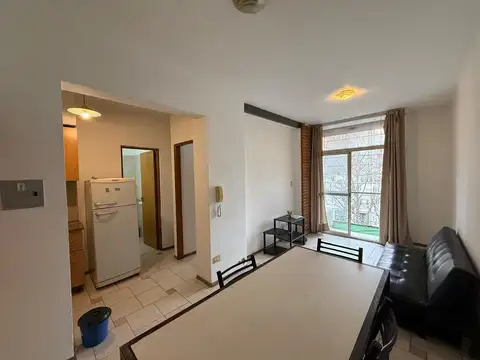 1 dormitorio al frente amueblado.
