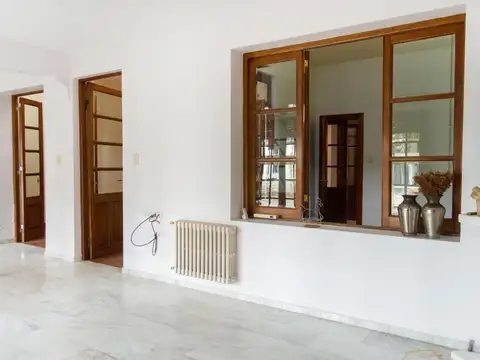 Casa en venta - 3 Dormitorios 1 Baño - Chivilcoy