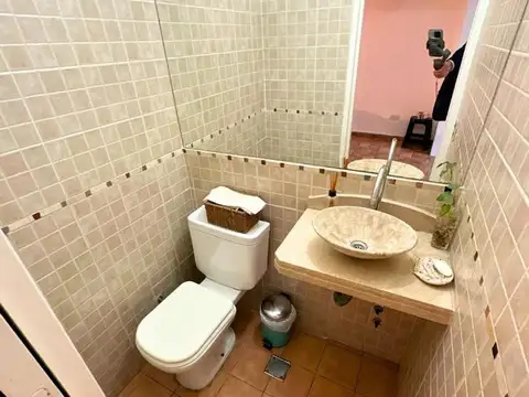 VENTA - Triplex 4 Ambientes con Cochera, Fondo y Pileta