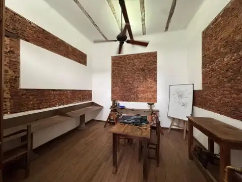 PH fondo en Pleno Martinez de 2 ambientes con patio. Sin expensas