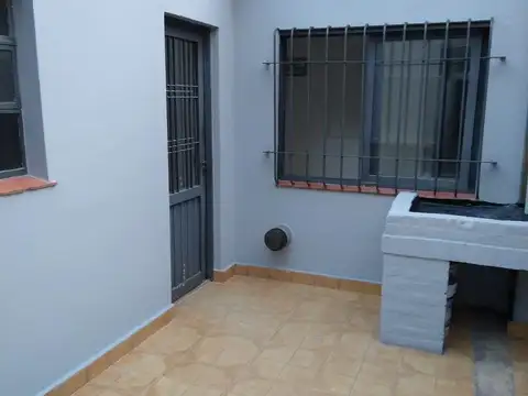 PH fondo en Pleno Martinez de 2 ambientes con patio. Sin expensas