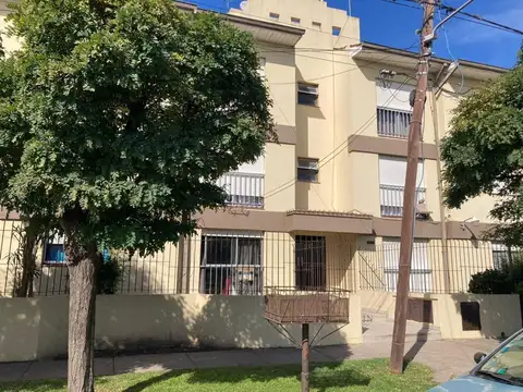 Nasser 2400, Piso PB