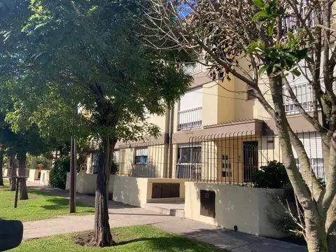 DEPARTAMENTO 3 AMBIENTES - BARRIO LAS LILAS