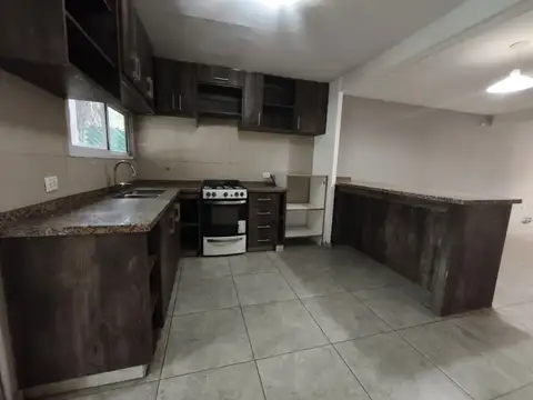 Casa en Alquiler en Villa Catalina, $ 960.000