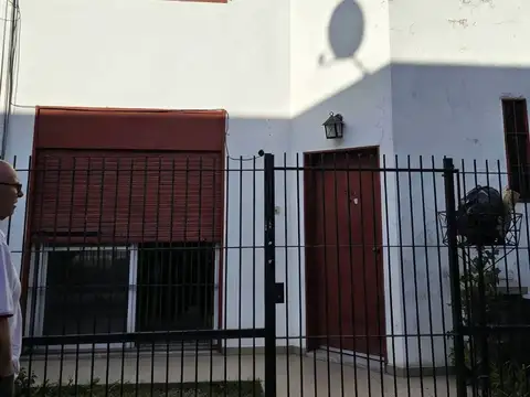 VENTA CASA - 4 AMB - HURLINGHAM BARRIO CARTERO