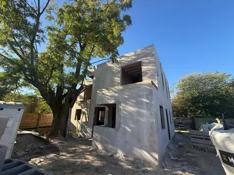 Casa 5 ambientes con 3 baños