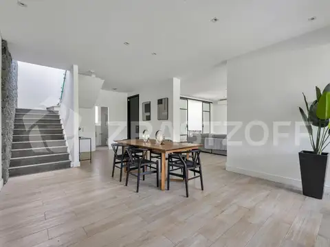 Casa 7 ambientes con 4 baños