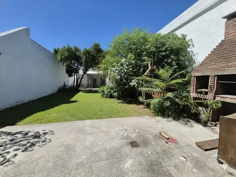 Casa 5 ambientes VENTA Ciudadela Jardin Quincho