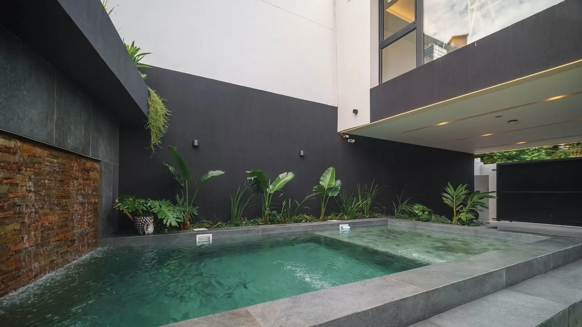 VENTA CASA A ESTRENAR 3 o 4 AMB CON PISCINA