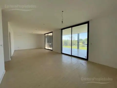 Casa en Venta con 3 cocheras